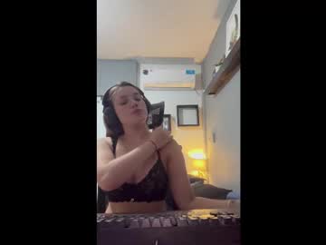 girl Latina Sex Cam with eemilyyyy19