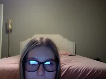 girl
        lilly_starrr cam image #205269