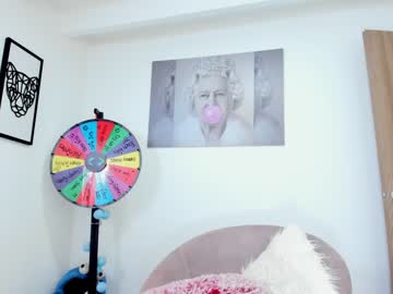 girl
        missniley cam image #20877