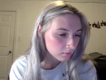 girl
        petiteblondie13 cam image #168363