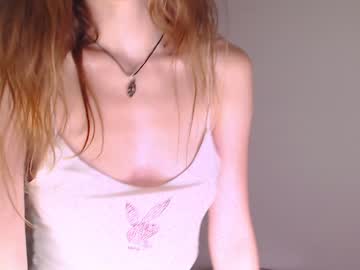 girl
        daisy_flo cam image #106803