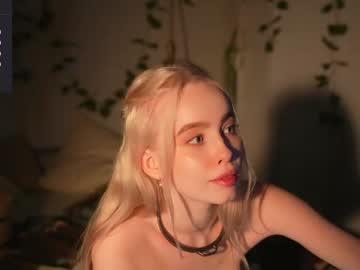 girl
        mother__of__dragons cam image #124548