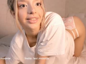 girl
        lesi_moonie cam image #170013