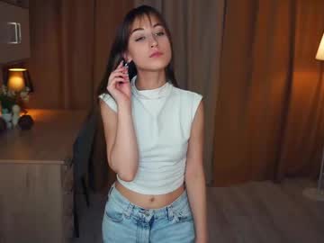 girl
        dieraalkins cam image #195798
