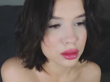 girl
        mia__lunaa cam image #187803