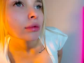 girl
        helta__skelta cam image #202309