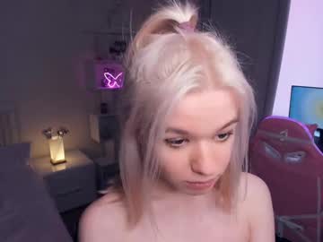 girl
        winky_pink cam image #187623