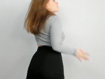 girl
        willispiops cam image #79813