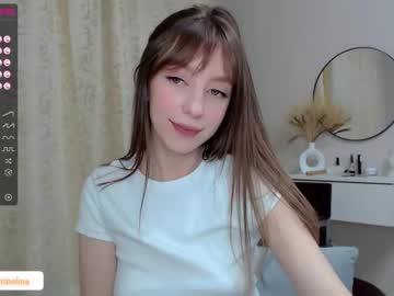 girl
        shy_thumbelina cam image #22553